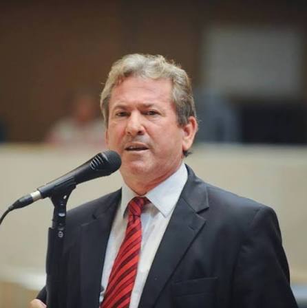 Enio Tatto discursando durante sua atuação parlamentar